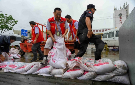 抗臺防汛  力保供應(yīng) ，“煙花”不散  警報不除